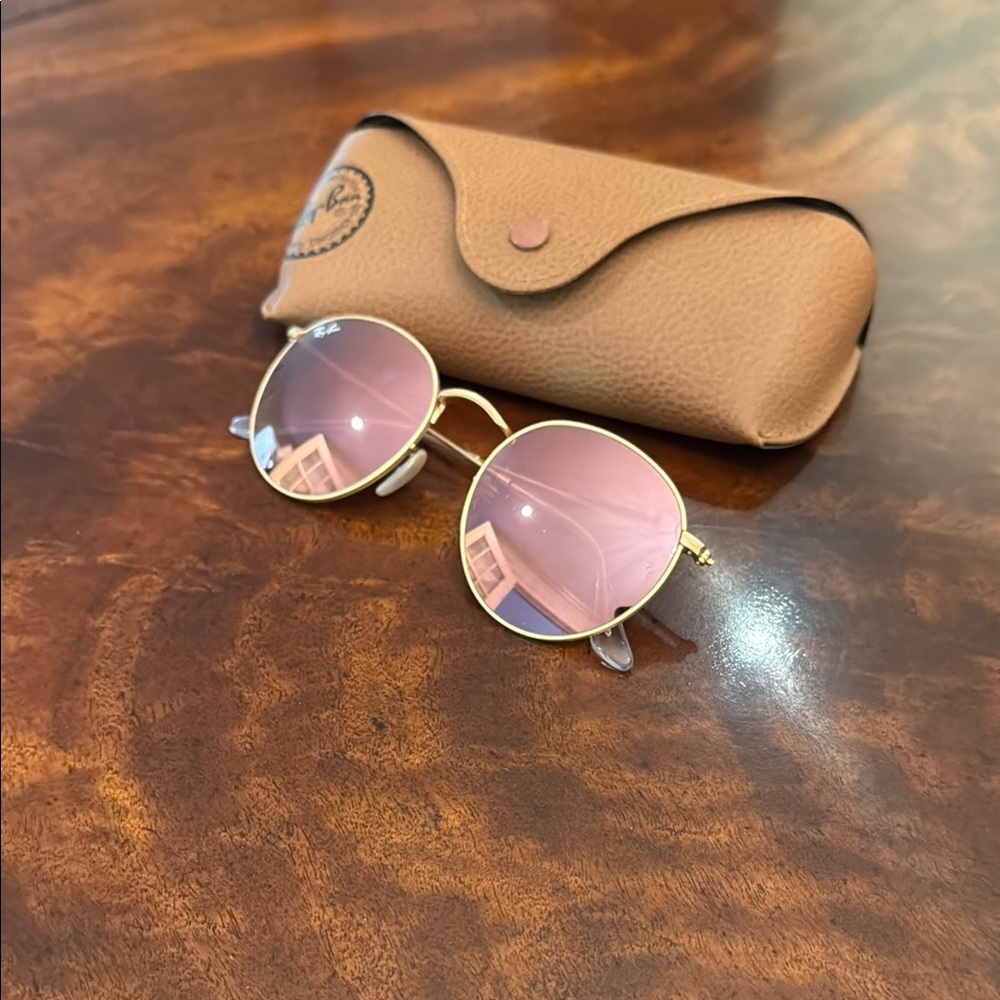 RAY BANS. classic round